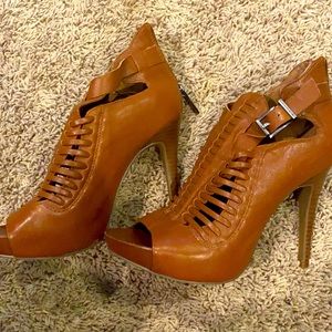 BCBG Leather Heels ~ originally 118$ ~ worn once